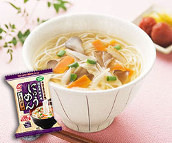 【化学調味料無添加】にゅうめんとろみ醤油14gX4袋セット【アマノフーズのフリーズドライにゅうめん：日本国内製造】（素材の栄養を保ちつつ美味しさを封じ込めた）(Japanese Amano Foods' freeze-dried noodles with soy sauce and thickening agent 14g x 4 bags set (freeze-dried noodles with soy sauce and thickening agent: made in Japan) (preserves the nutritional qualities of the ingredients while sealing in the delicious taste))